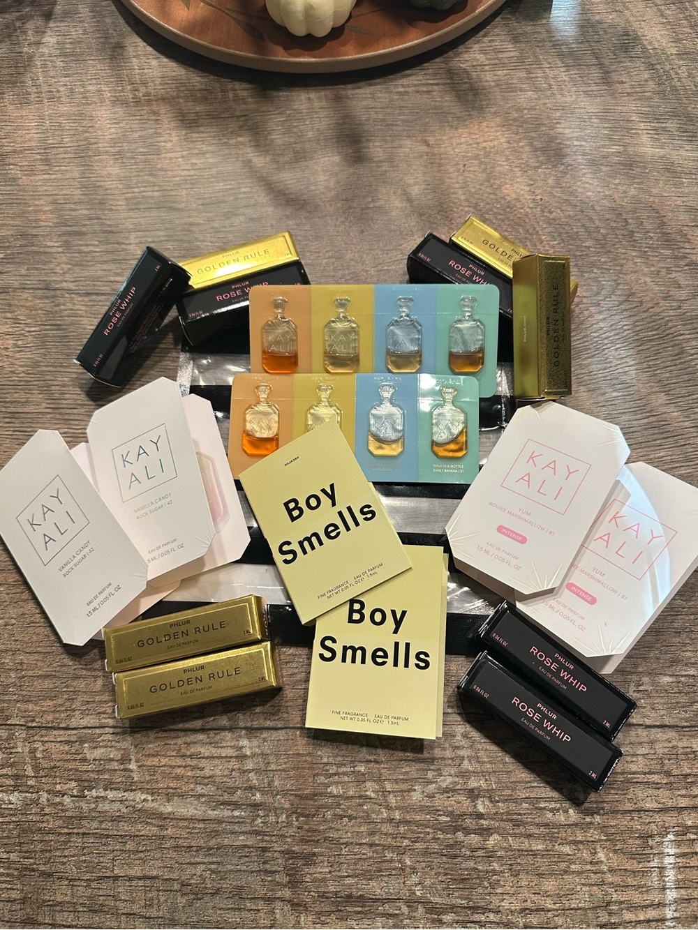 Sephora Sample Bundle 24 Samples with 4 Sephora Bags